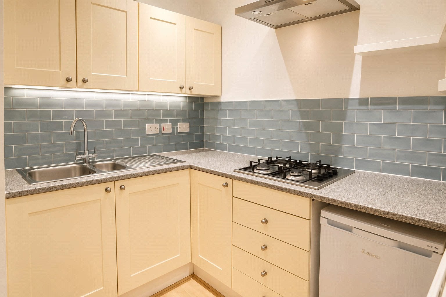 Flat Royal York Crescent in Bristol