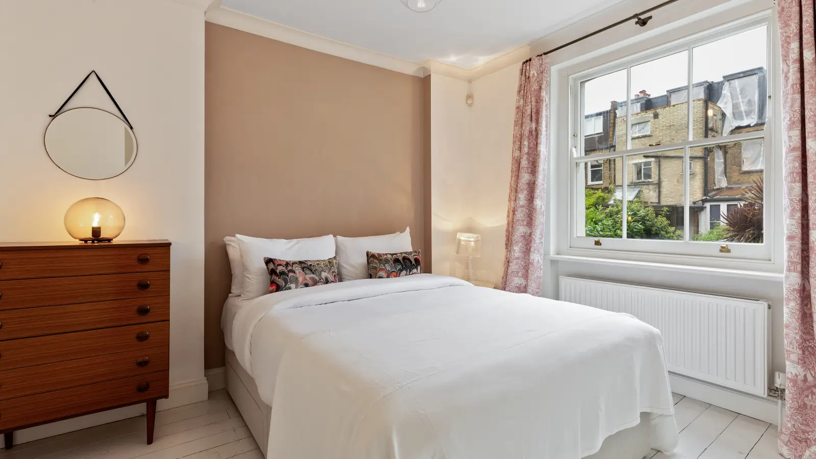 Flat Gayville Road in Greater London