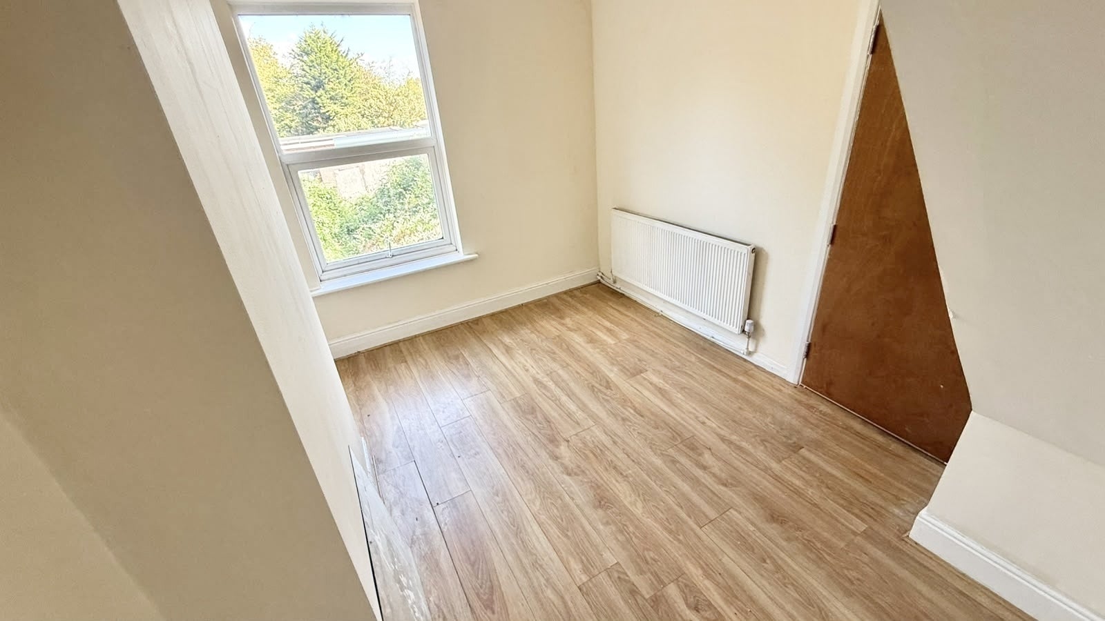 Room College Grove in Birmingham