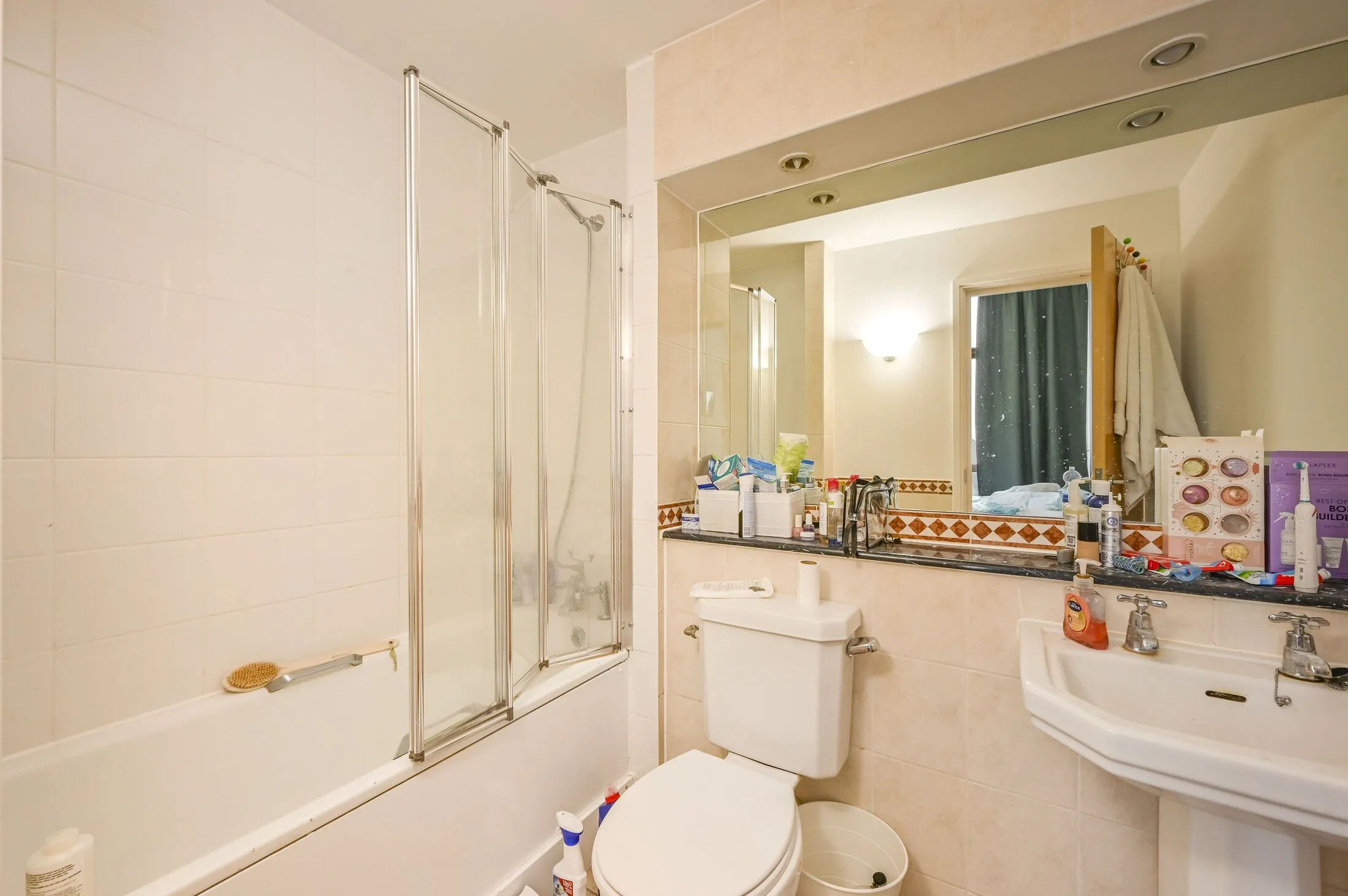 Flat Prescot Street in Greater London