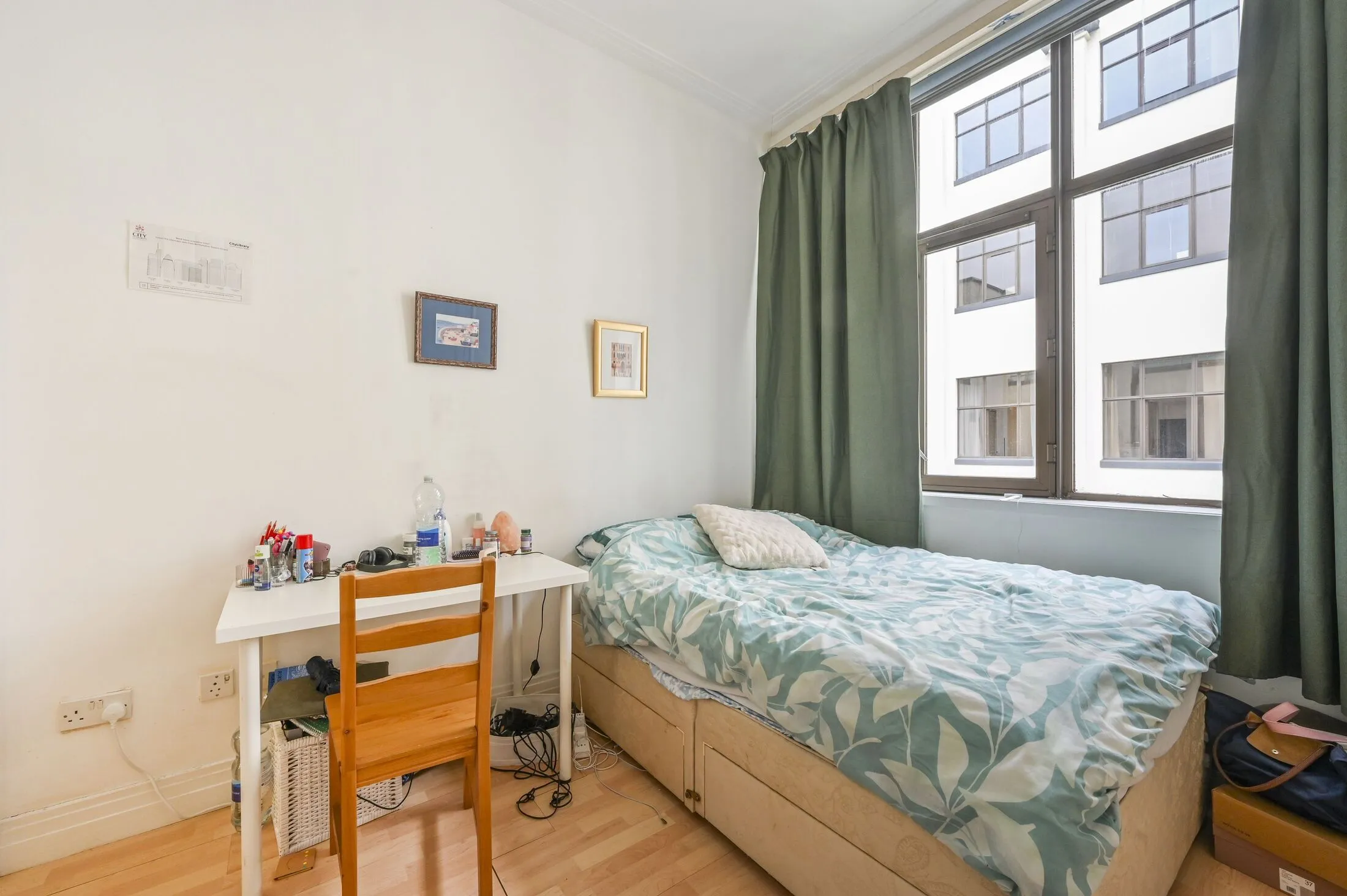 Flat Prescot Street in Greater London