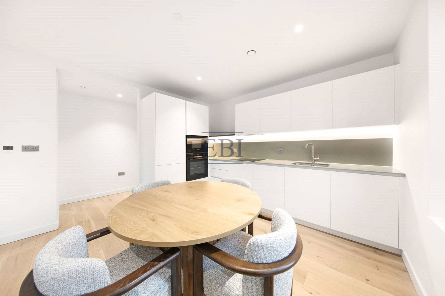 Flat Peninsula Square in Greater London