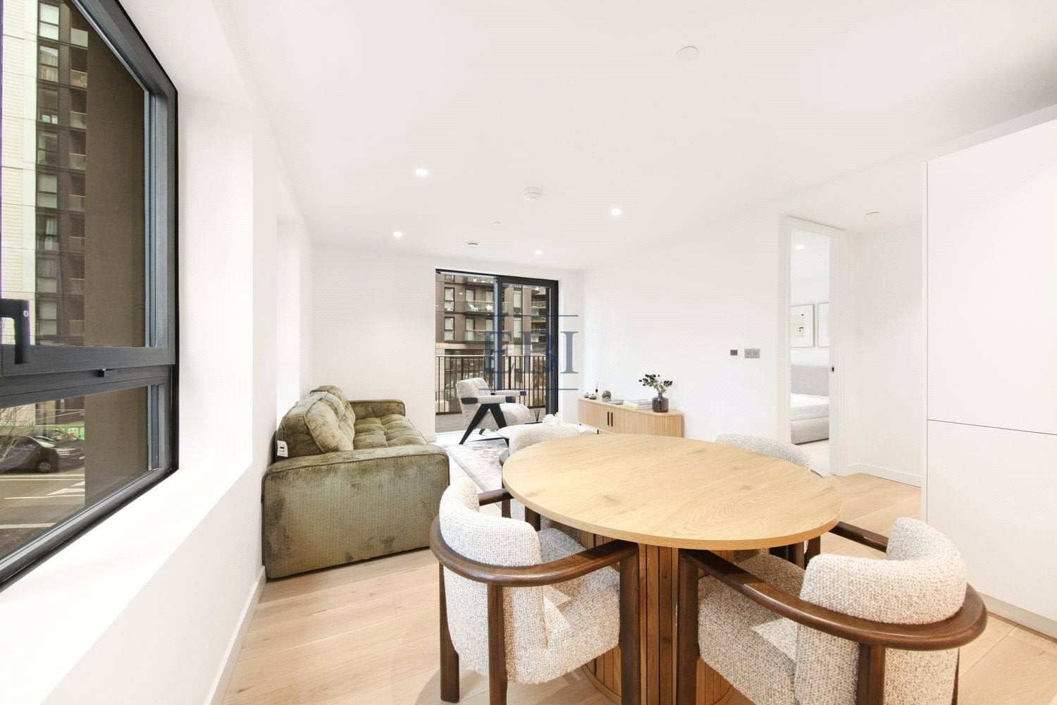 Flat Peninsula Square in Greater London