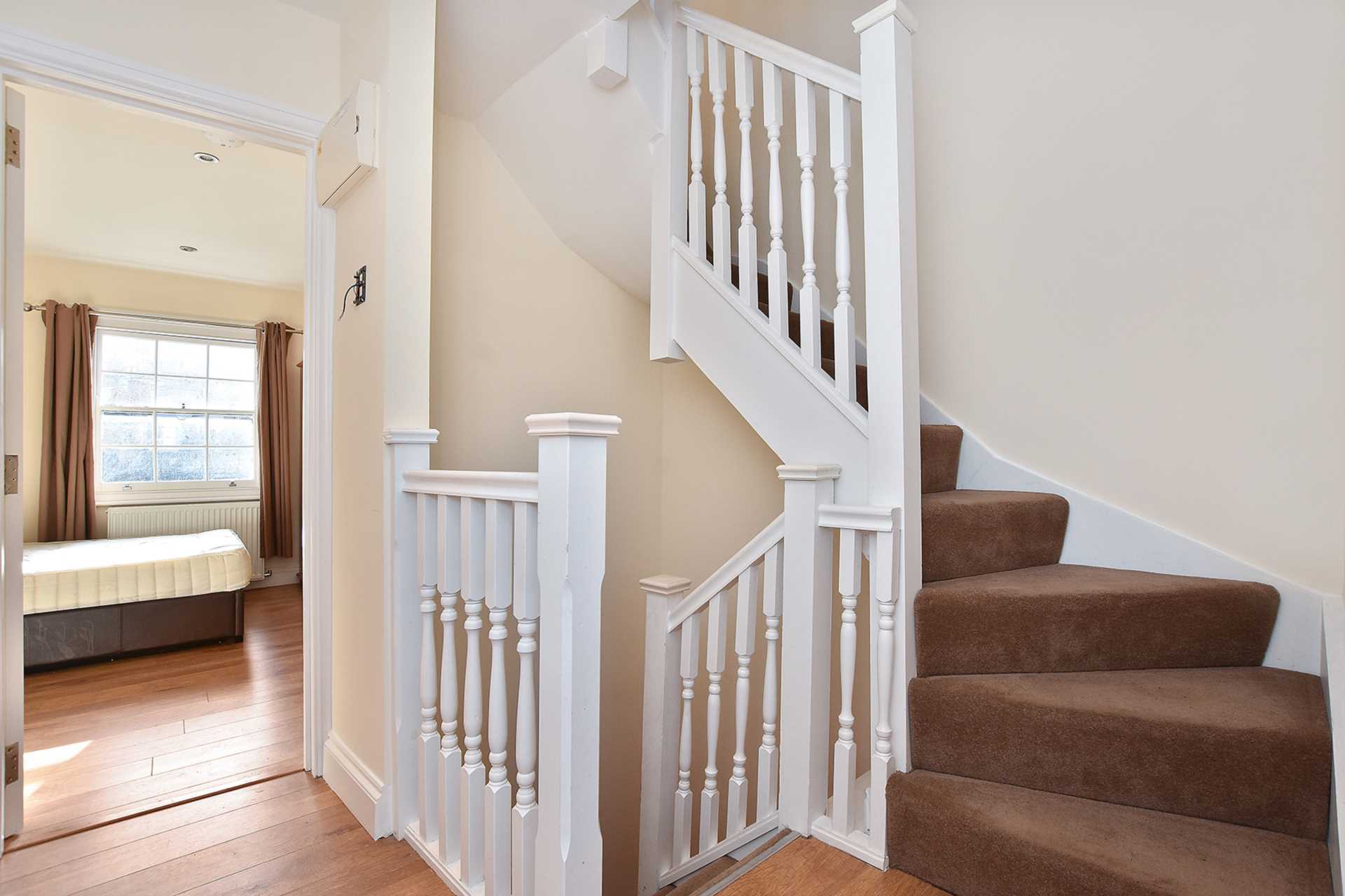 Flat Keystone Crescent in Greater London