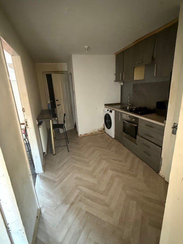 Flat Martindale Crescent in Manchester