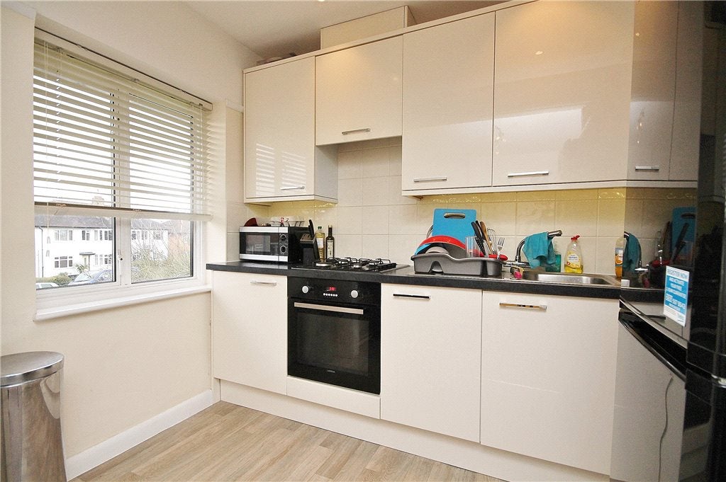 Flat Cavendish Avenue in Greater London