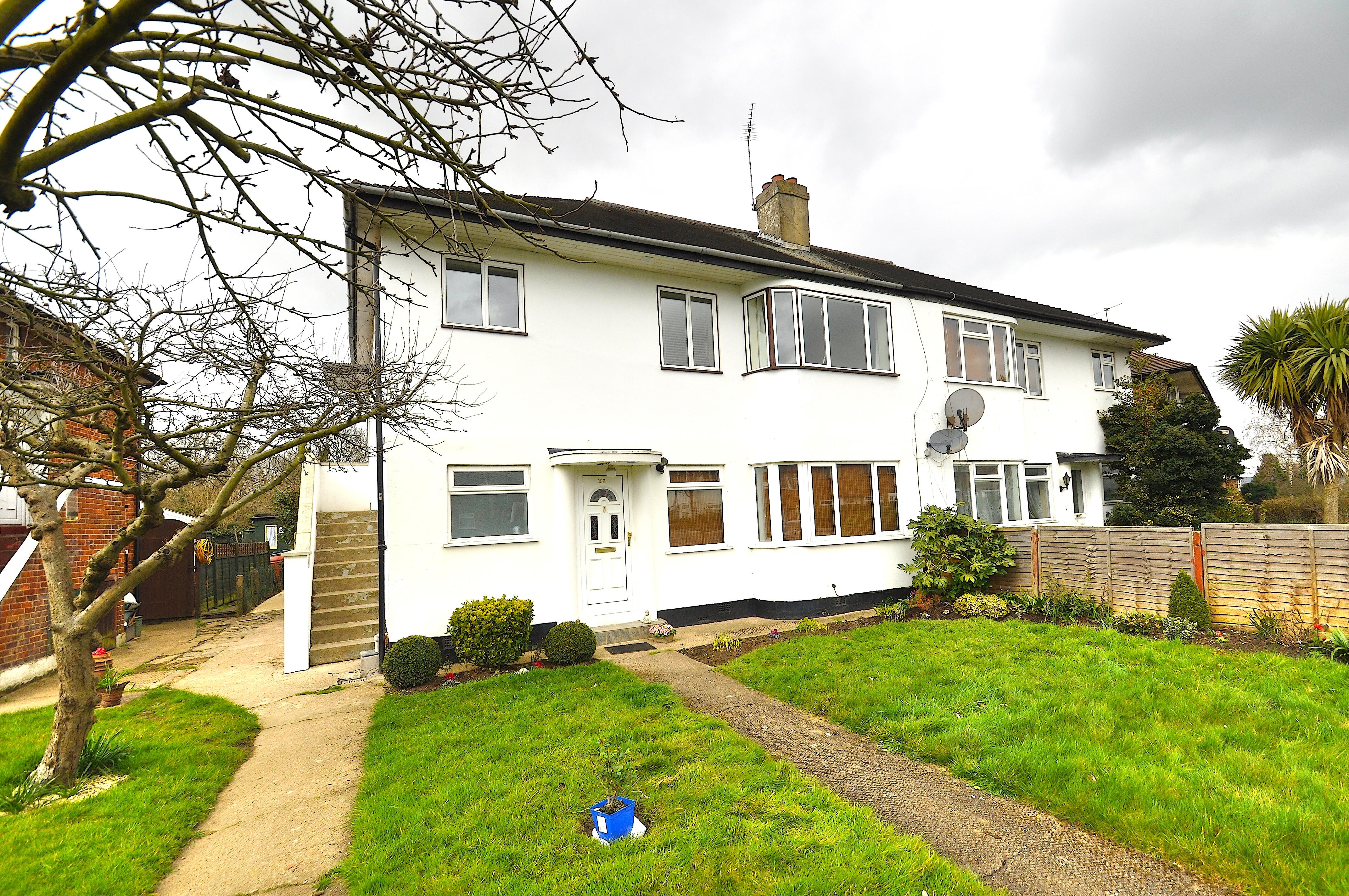 Flat Cavendish Avenue in Greater London