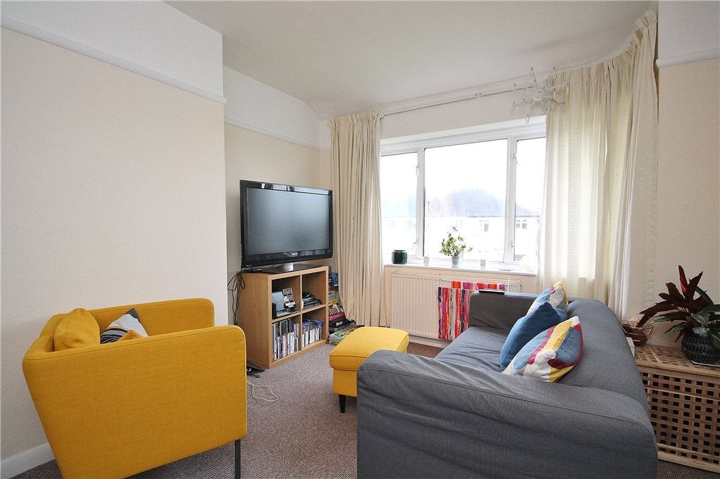 Flat Cavendish Avenue in Greater London