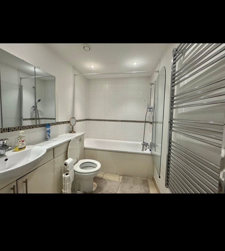 Room High Street in Slough