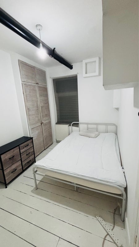 Room Seaford Road in Greater London
