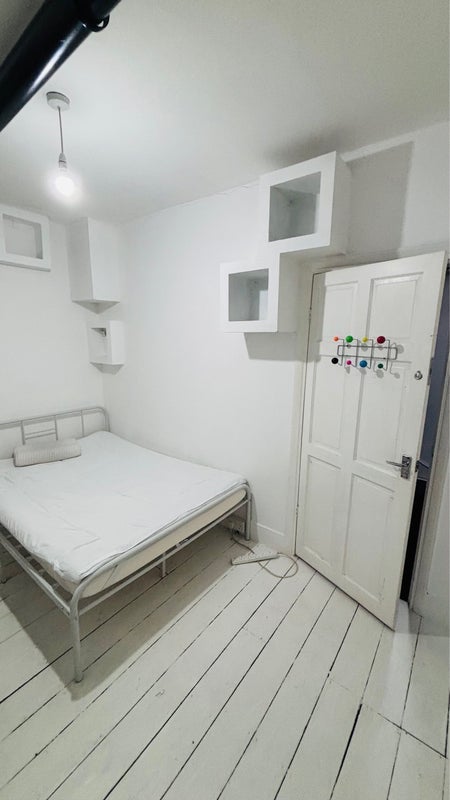 Room Seaford Road in Greater London