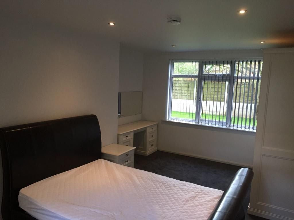 Room West View Road in Manchester
