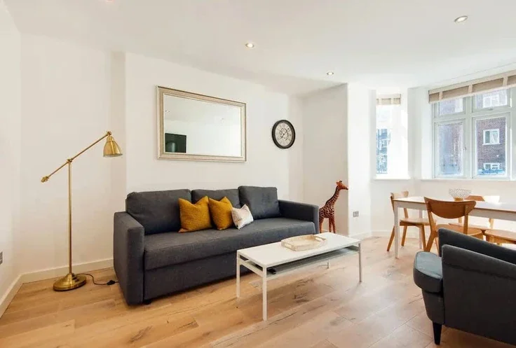 Flat Clarendon Road in Greater London