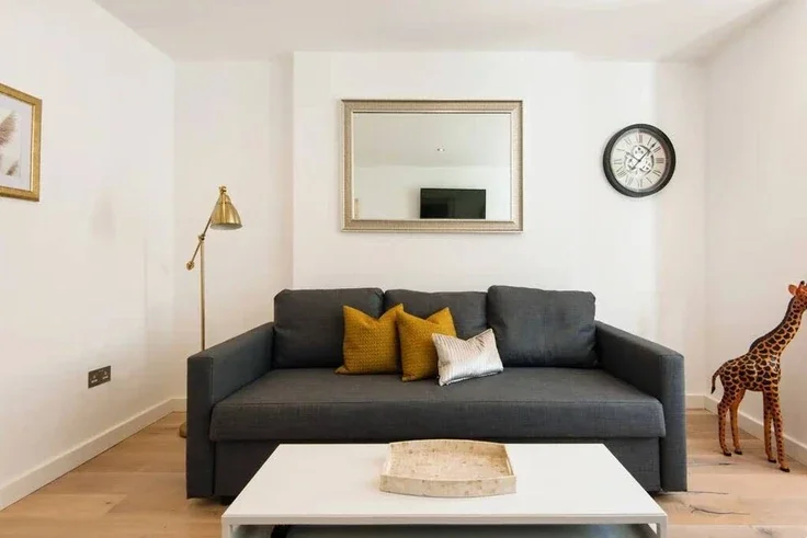Flat Clarendon Road in Greater London