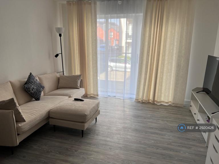 Room Flatts Close in Harry Stoke