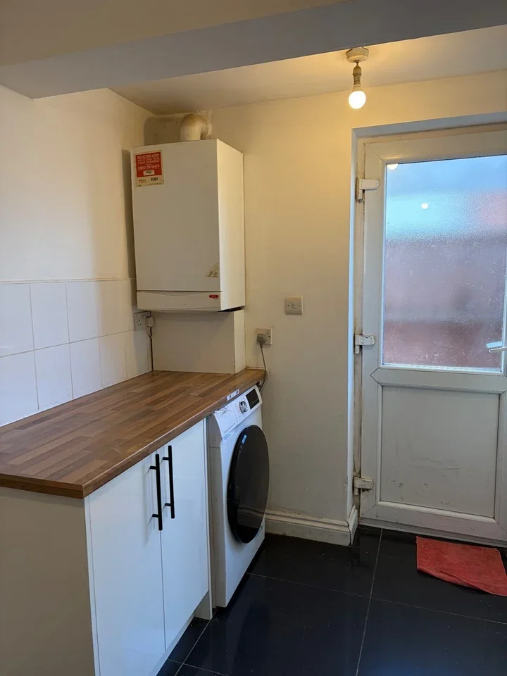 House Bath Road in Greater London