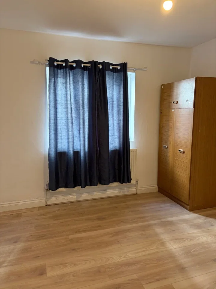 House Bath Road in Greater London