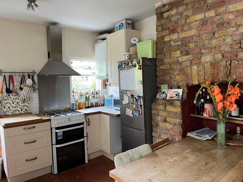 Room Cambray Road in Greater London