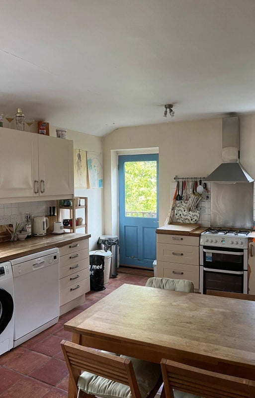 Room Cambray Road in Greater London