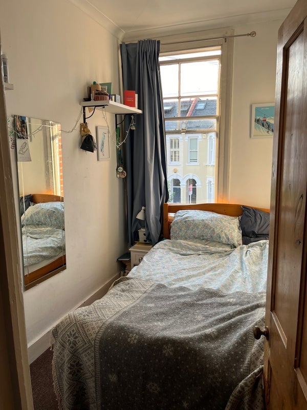 Room Cambray Road in Greater London