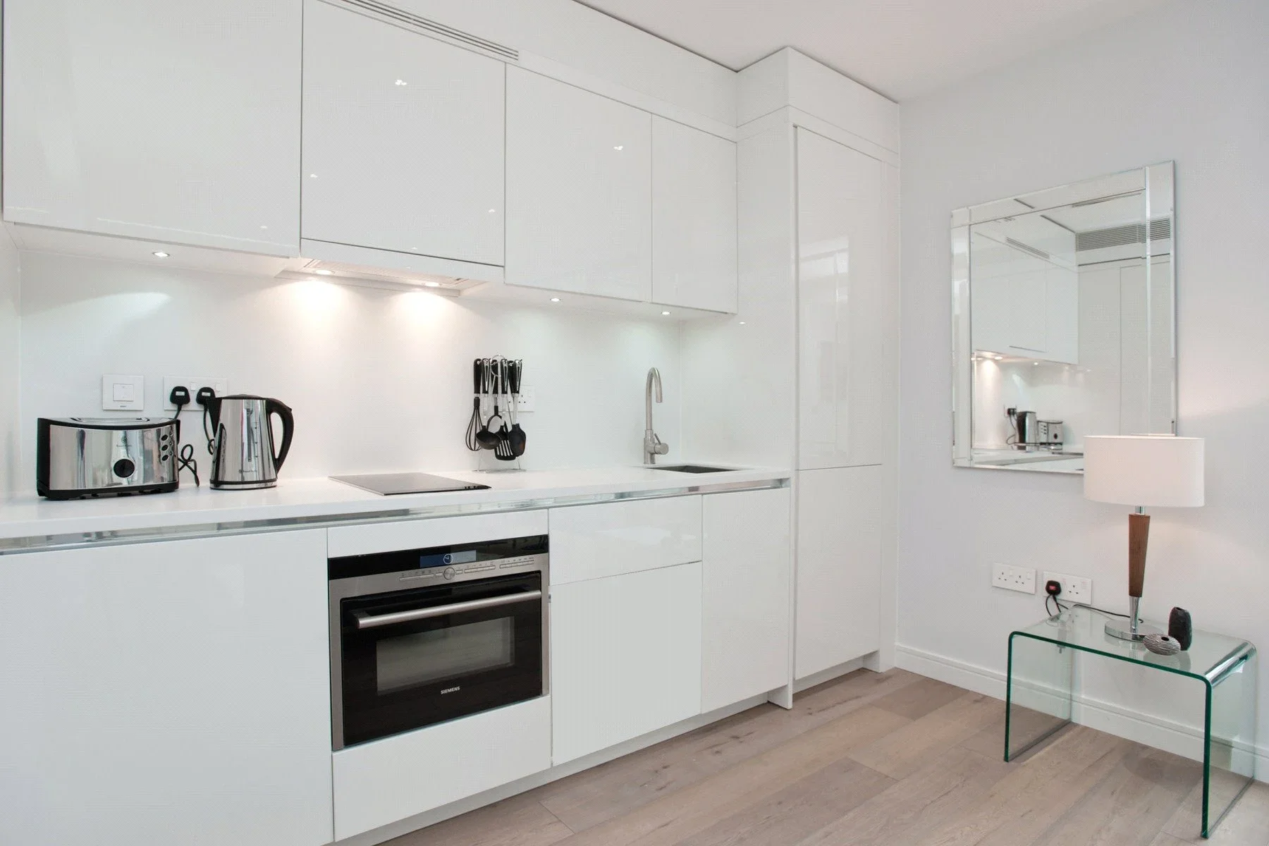 Flat Earnshaw Street in Greater London