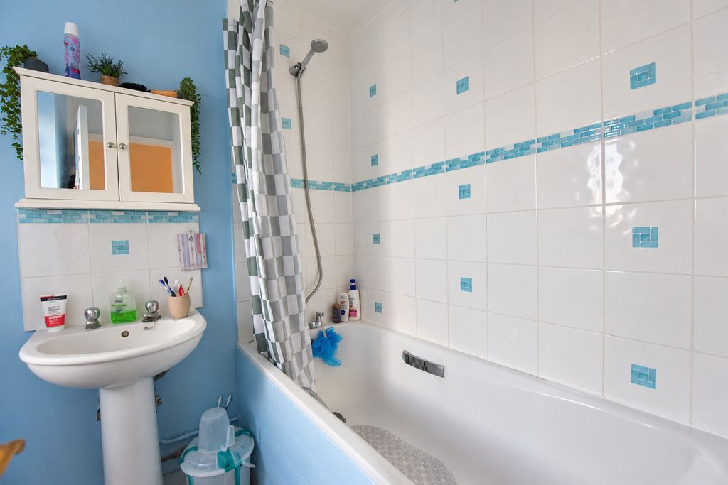 Flat Kentish Court in Maidstone