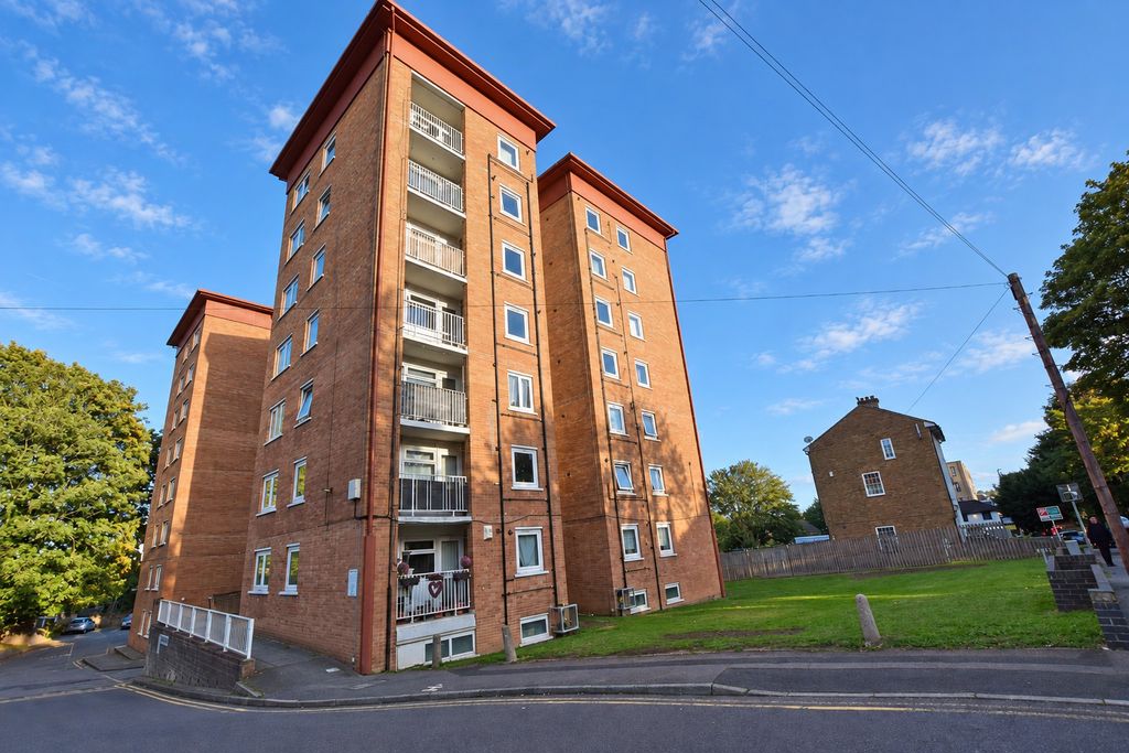Flat Kentish Court in Maidstone