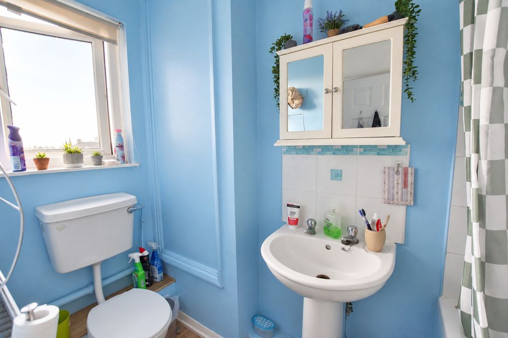 Flat Kentish Court in Maidstone