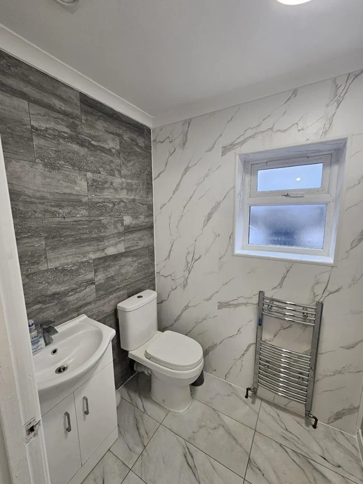 Room Hyde Crescent in Greater London