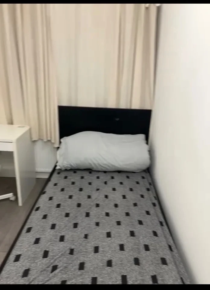 Room Hyde Crescent in Greater London
