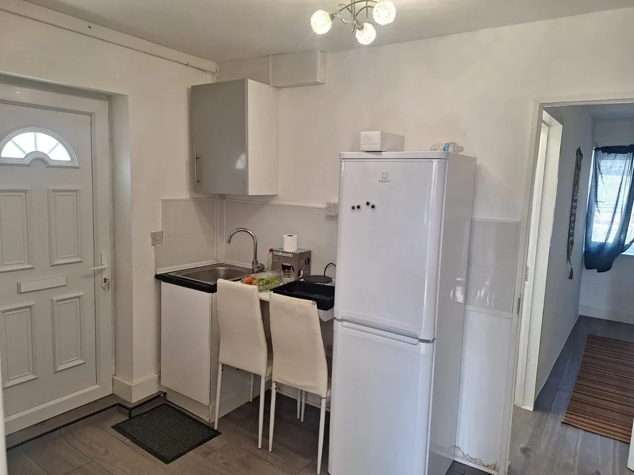 Room Hyde Crescent in Greater London