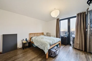 Flat Needleman Street in Greater London