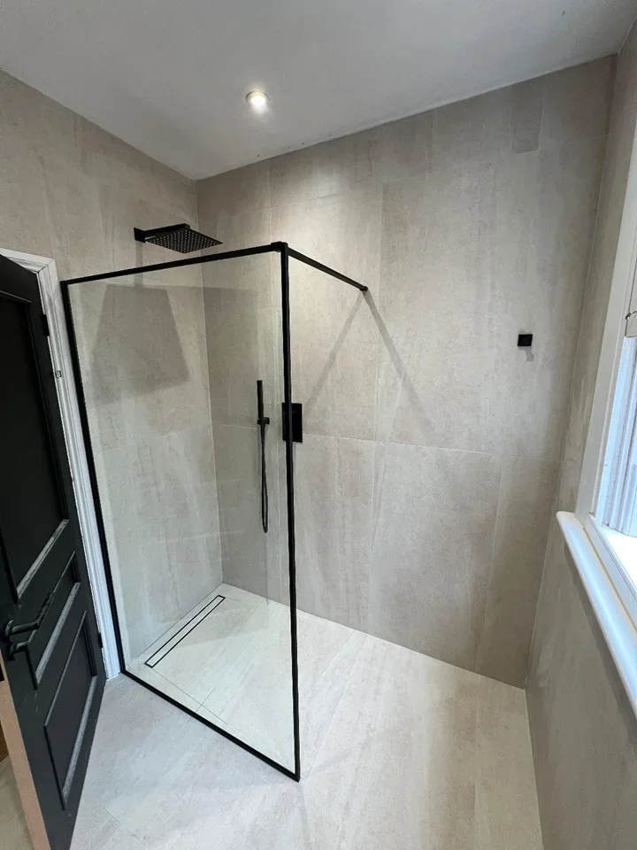 Room Crescent Road in Greater London