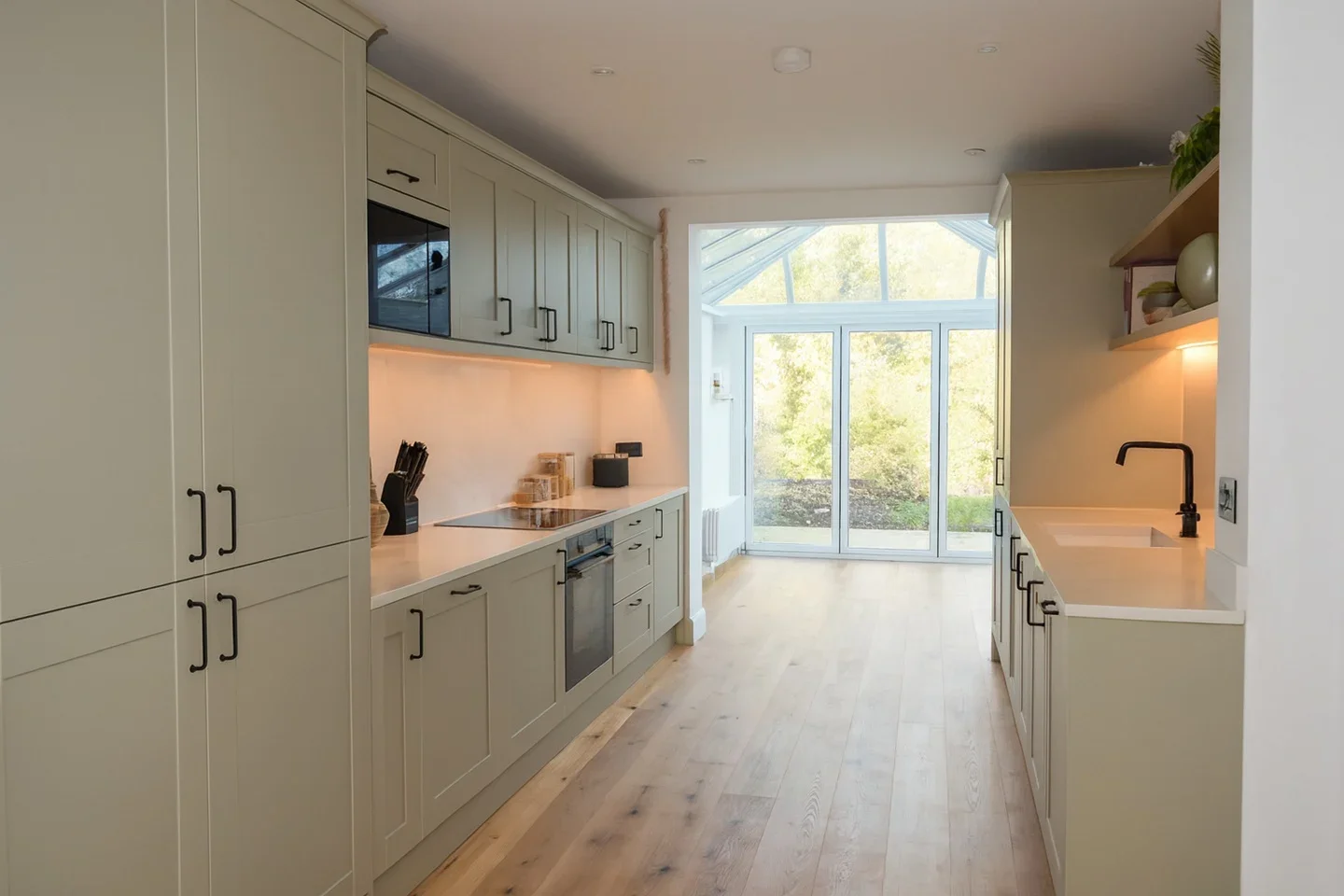 Room Crescent Road in Greater London