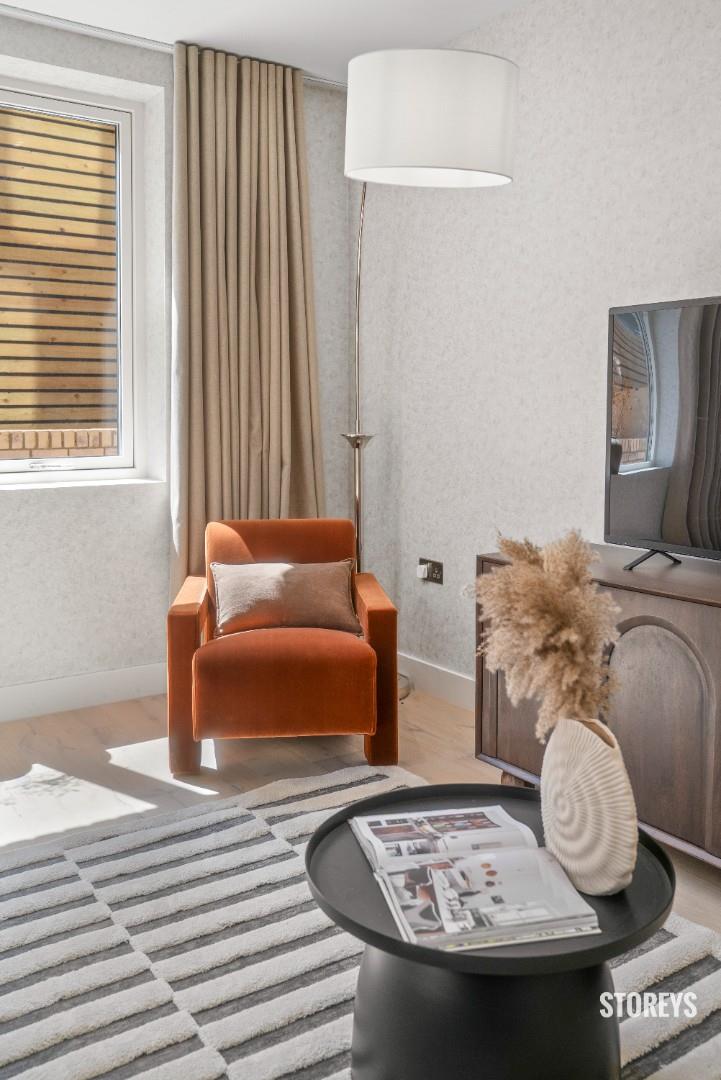 Flat The Roundway in London