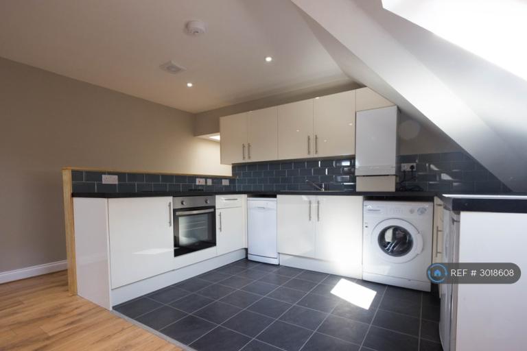Flat Ordnance Road in Southampton