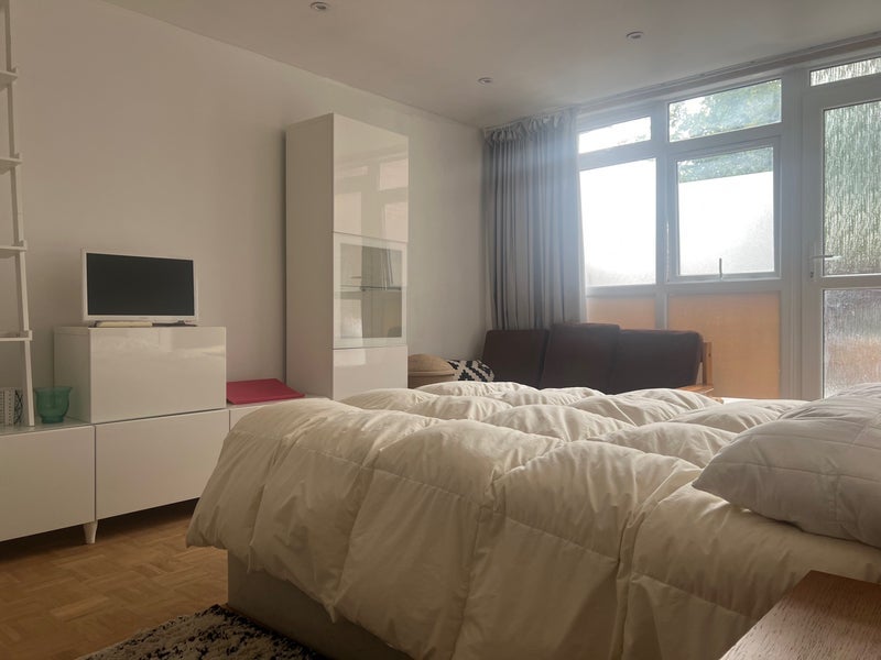 Room Palace Road in Greater London