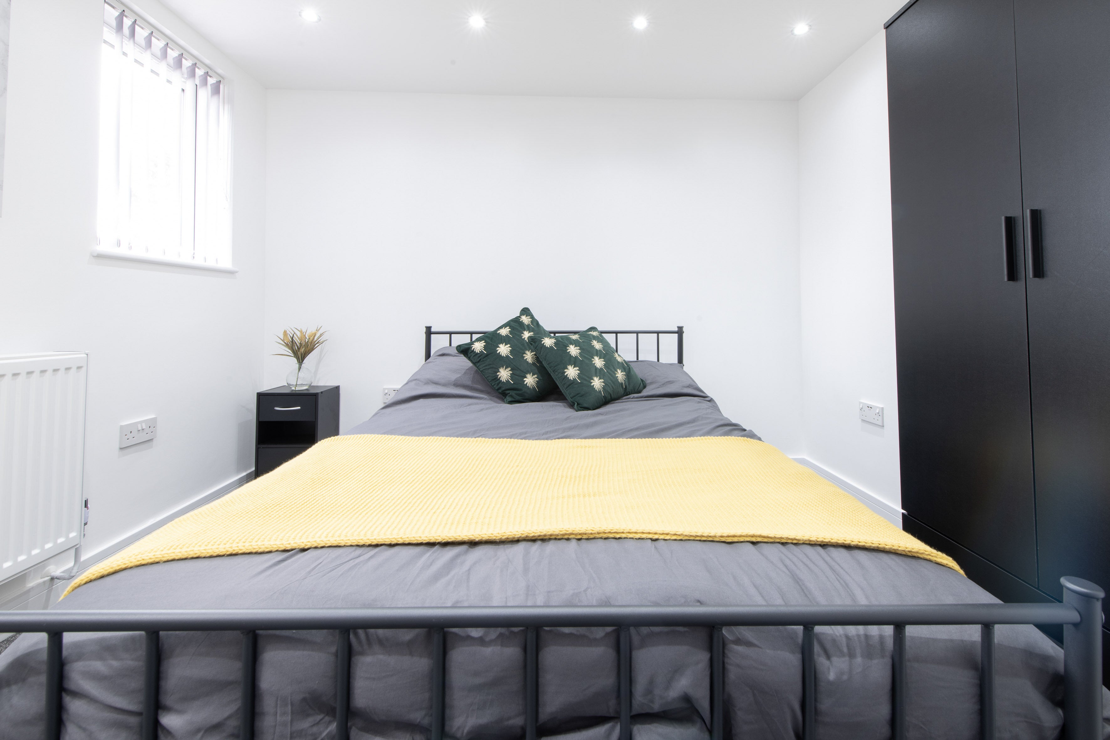 Room Lambrook Road in Bristol