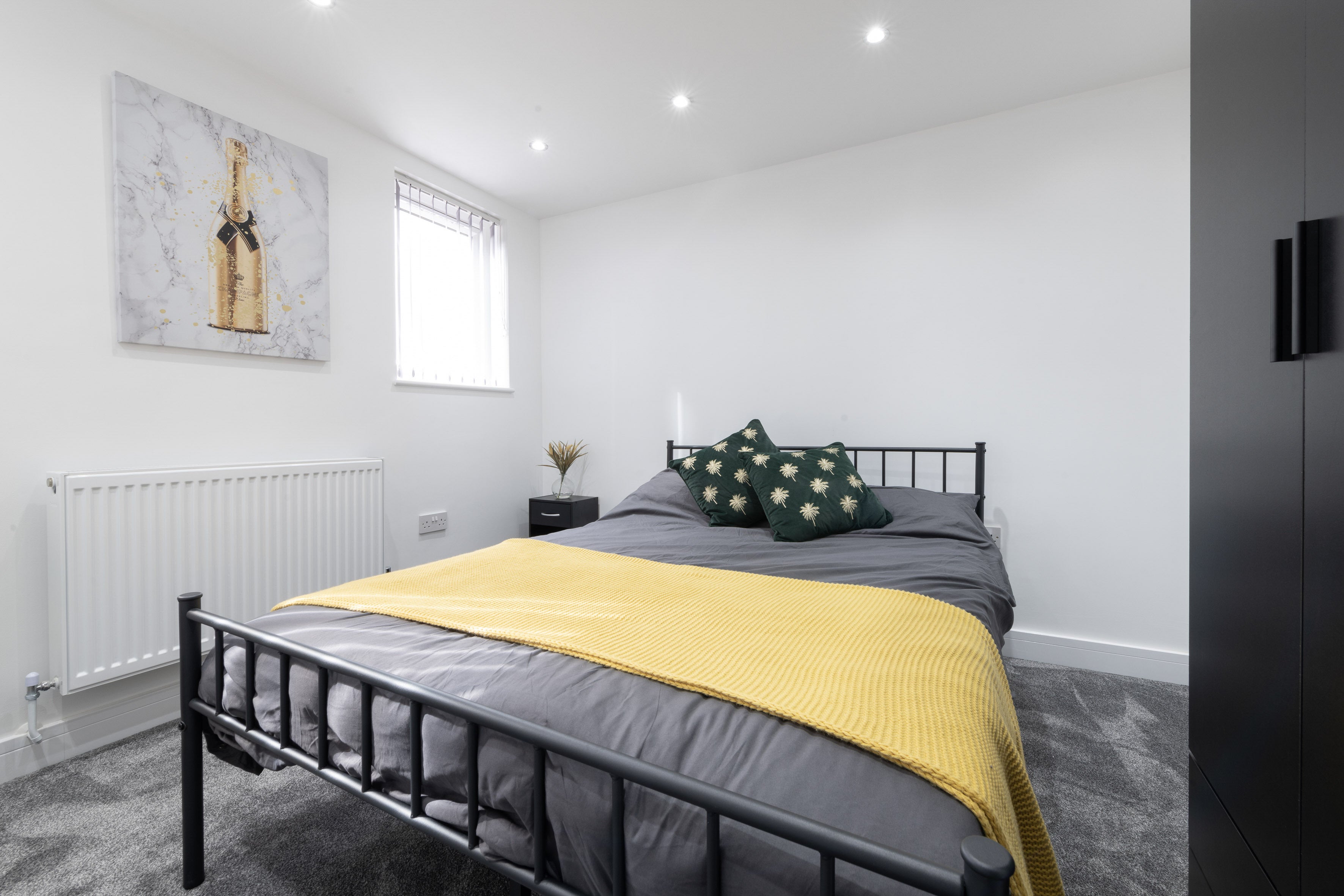 Room Lambrook Road in Bristol