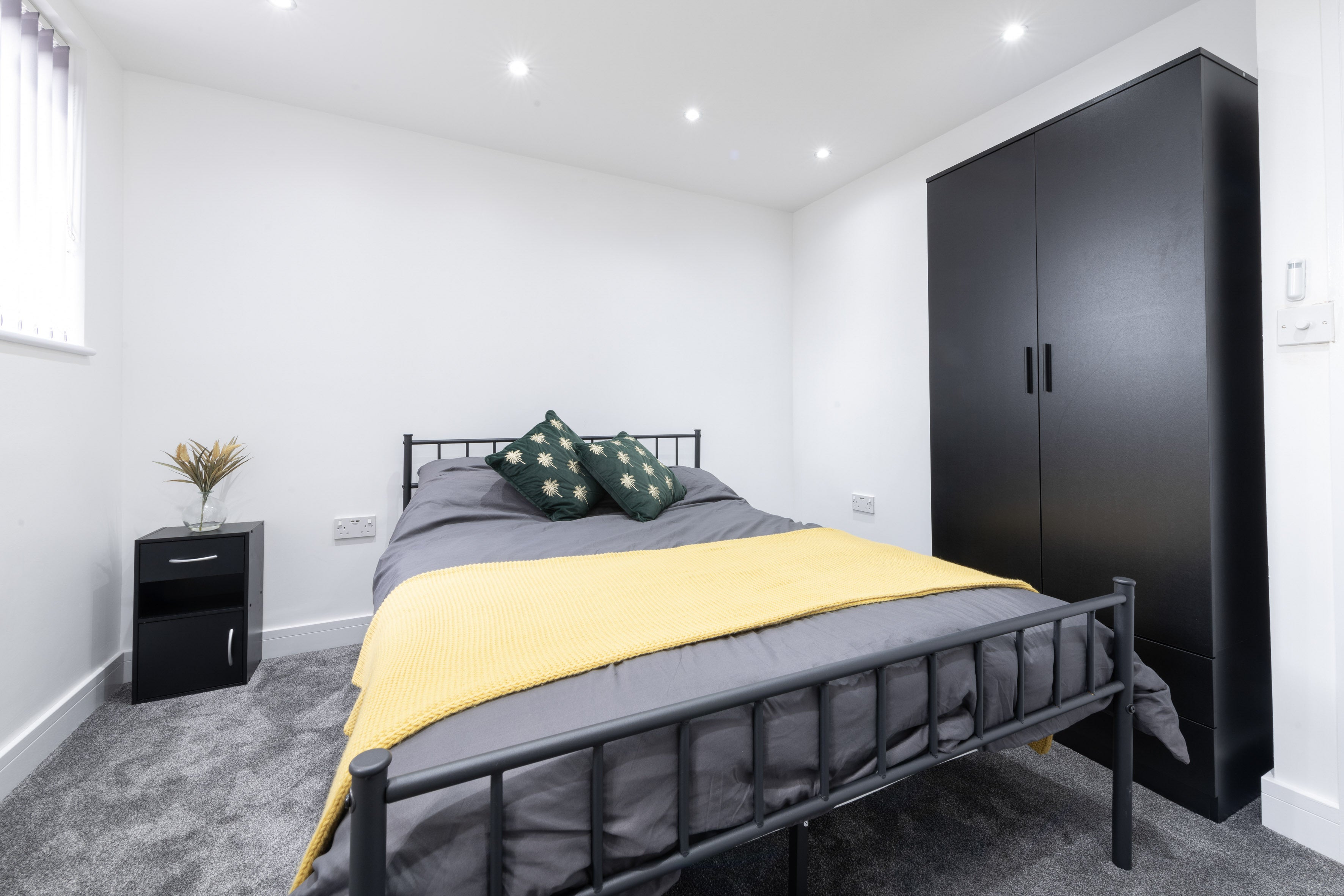 Room Lambrook Road in Bristol