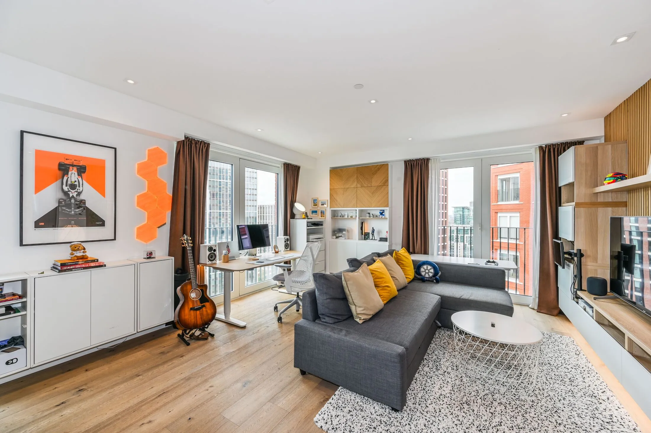 Flat Trenchold Street in Greater London