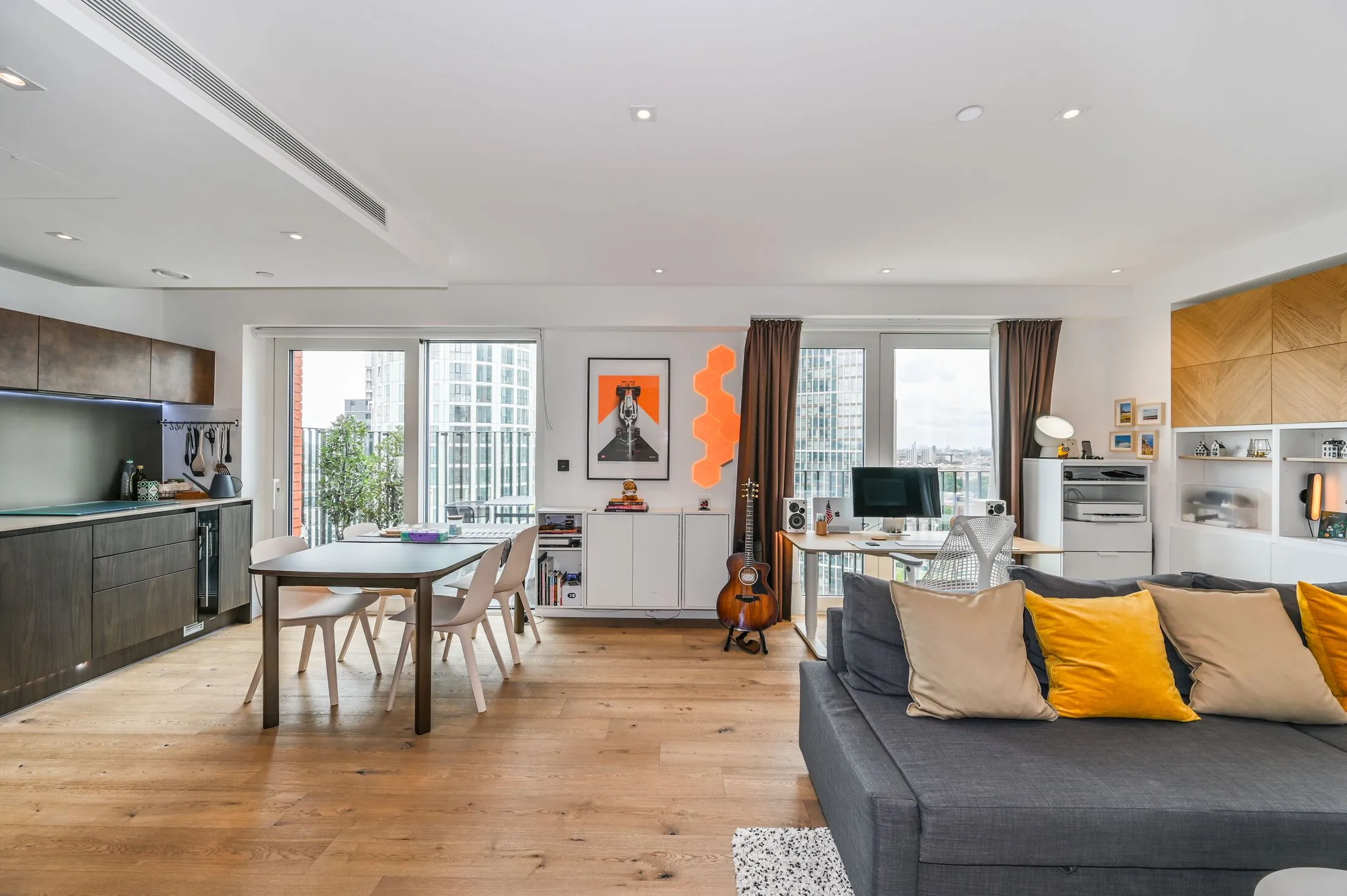 Flat Trenchold Street in Greater London
