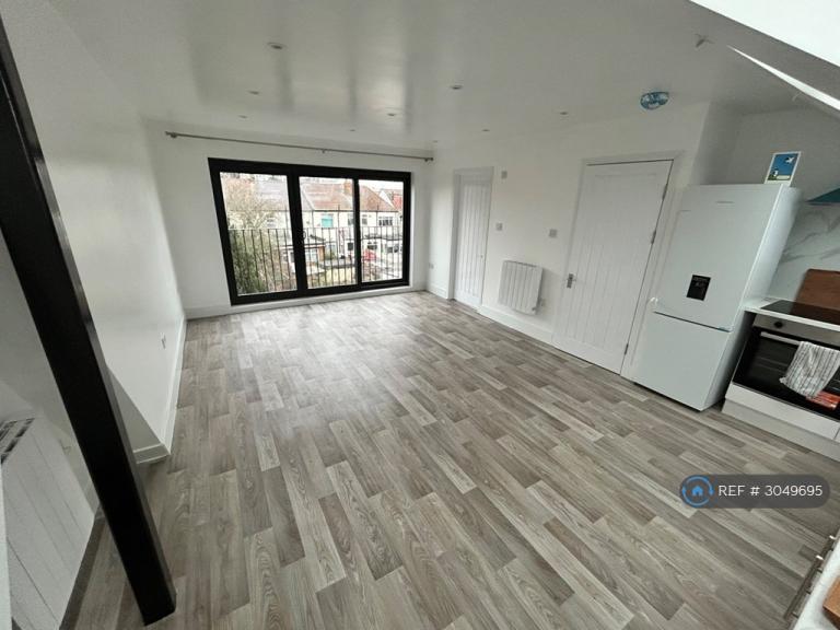 Flat London Road in Greater London