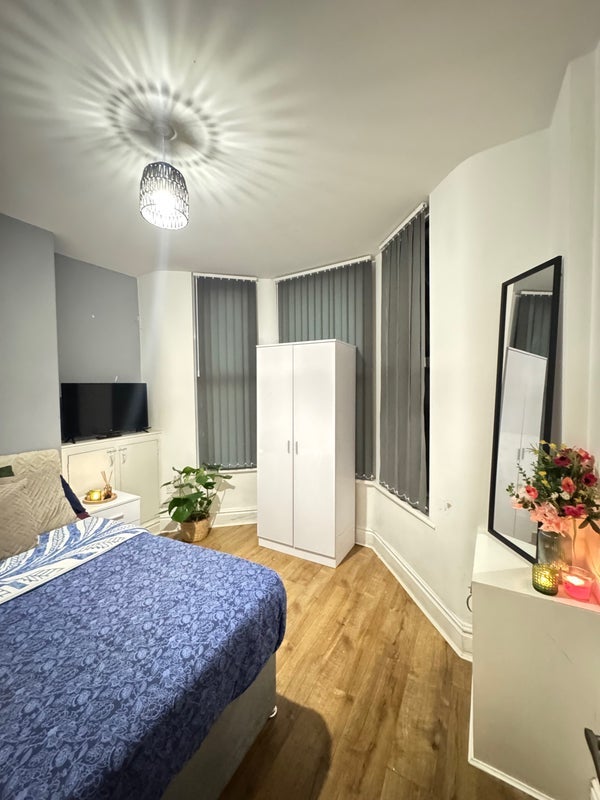 Room Silverdale Avenue in Liverpool