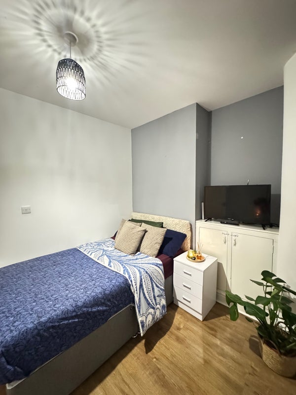 Room Silverdale Avenue in Liverpool