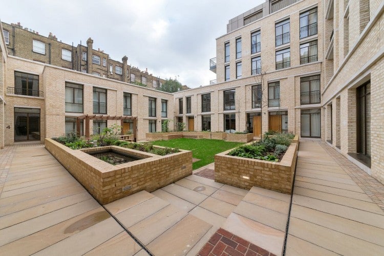 Flat Young Street in Greater London