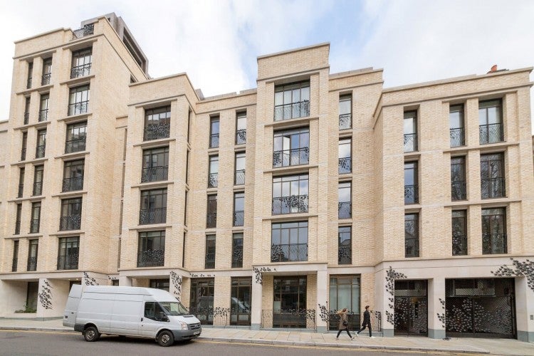 Flat Young Street in Greater London