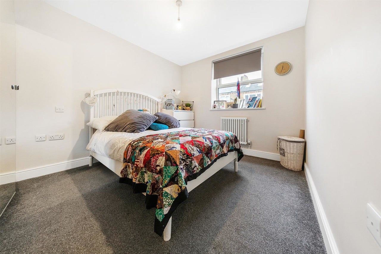 Flat Lordship Lane in Greater London