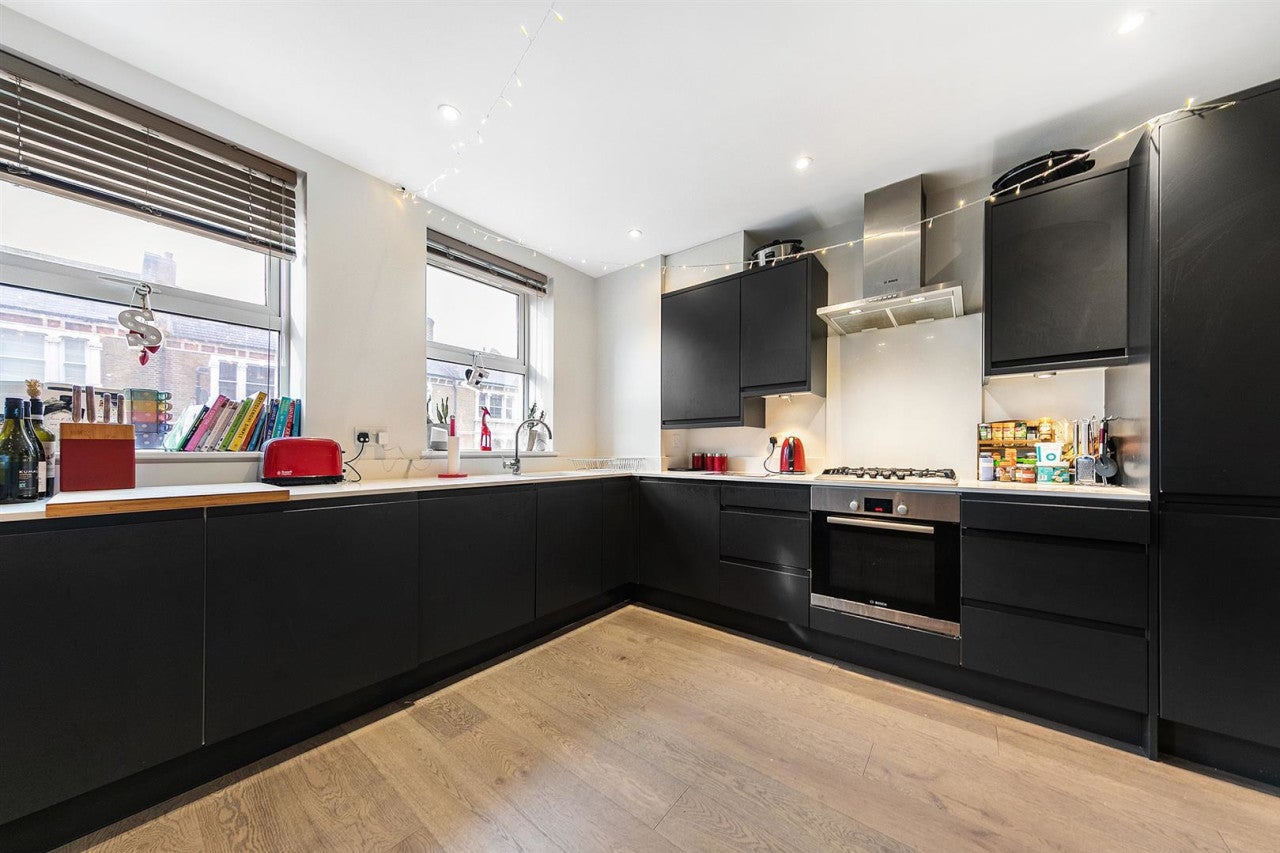 Flat Lordship Lane in Greater London