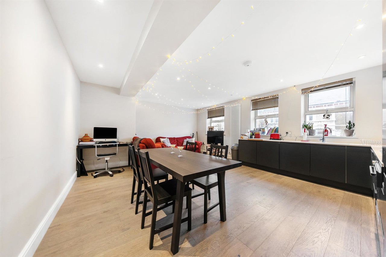 Flat Lordship Lane in Greater London
